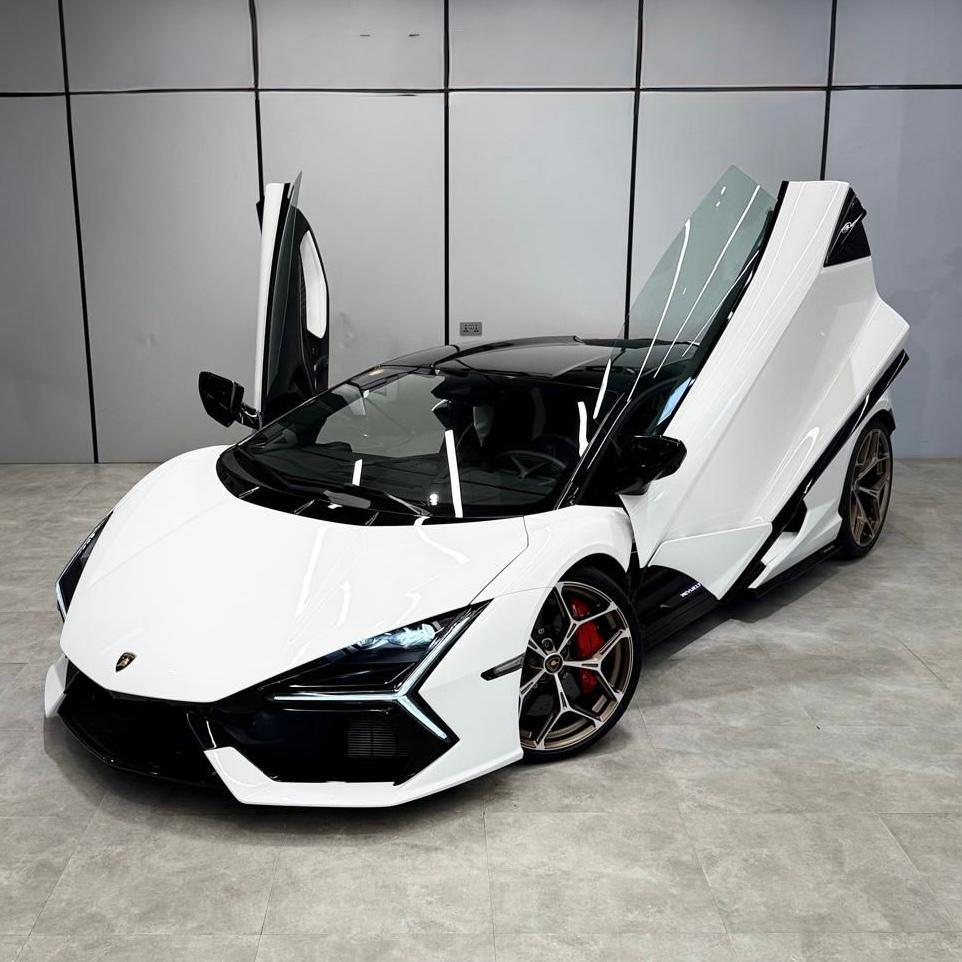 Lamborghini Revuelto